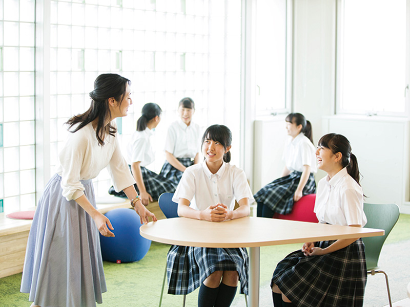 女子生徒が会話や着替えに使用する女子ラウンジ